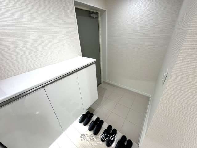 Starter Mansion Yaese I 301: 3LDK Top-Floor Apartment in Okinawa - Thumbnail 3