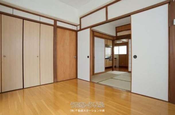 2DK Apartment for Rent in Naha Tomari, Okinawa - No Key Money - Thumbnail 2