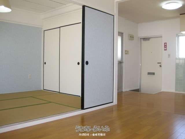 2DK Apartment for Rent in Yomitan Village, Okinawa | Miyagi Mansion - Thumbnail 3