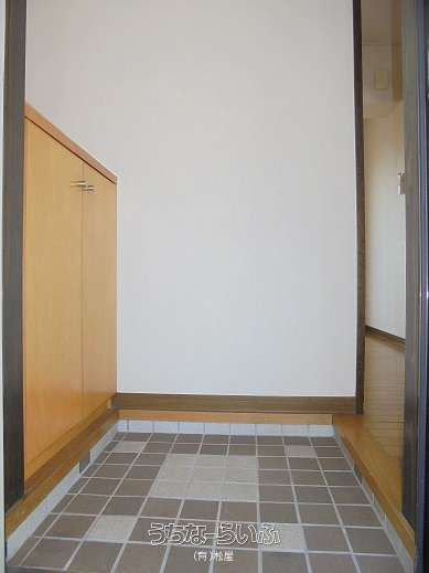1R Apartment for Rent in Okinawa City, Okinawa - 42,000 Yen - Thumbnail 3