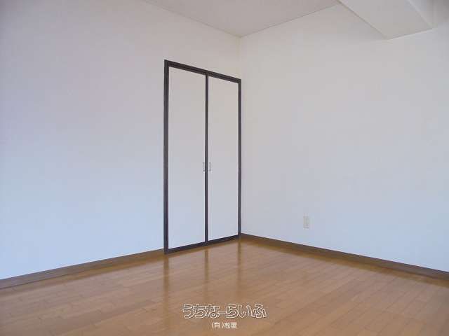 1R Apartment for Rent in Okinawa City, Okinawa - 42,000 Yen - Thumbnail 4