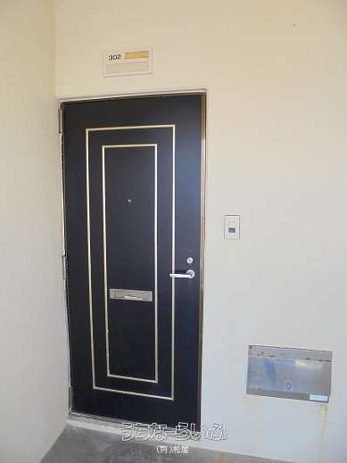 1R Apartment for Rent in Okinawa City, Okinawa - 42,000 Yen - Thumbnail 2
