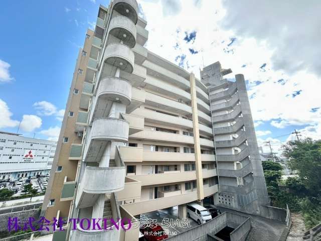 Renovated 4LDK Top Floor Apartment for Sale in Urasoe, Okinawa - Thumbnail 2
