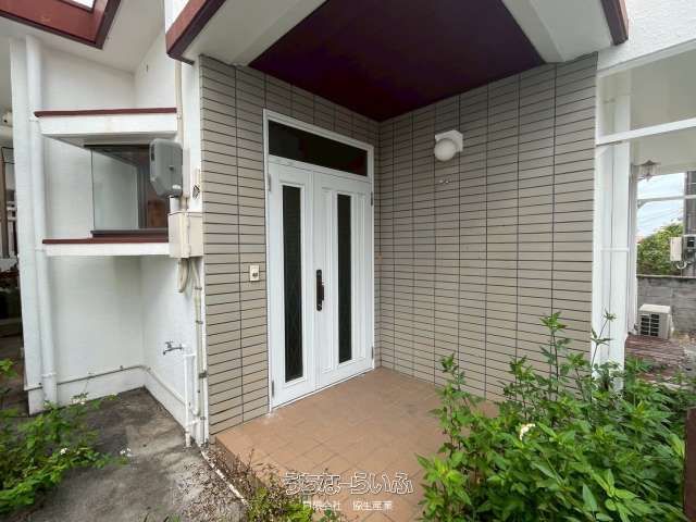 Chinen House: 3LDK Single-Family Home for Rent in Okinawa City - Thumbnail 4