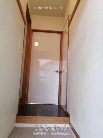 Akahata Apartment 5-D: Spacious 1R for Rent in Naha, Okinawa - Thumbnail 4