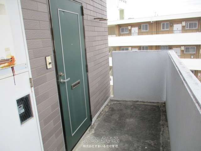 Oasis Matsugane 402: Spacious 1R Apartment for Rent in Naha, Okinawa - Thumbnail 2