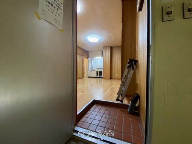 Takara Building 202: 2DK Apartment for Rent in Naha Asato - Image 1