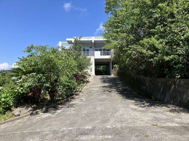 Ocean View Property with 3 Buildings on 1657.4 Tsubo Land in Ogimi - Thumbnail 4