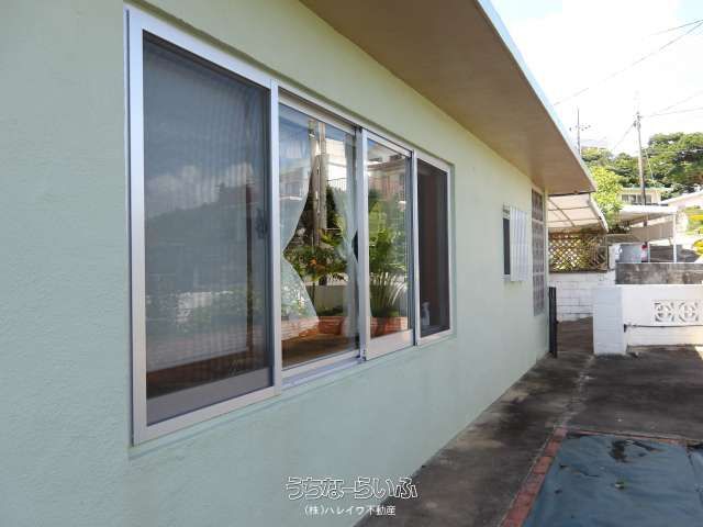 Renovated 4LDK Home with Workshop in Kitana, Okinawa - Thumbnail 3