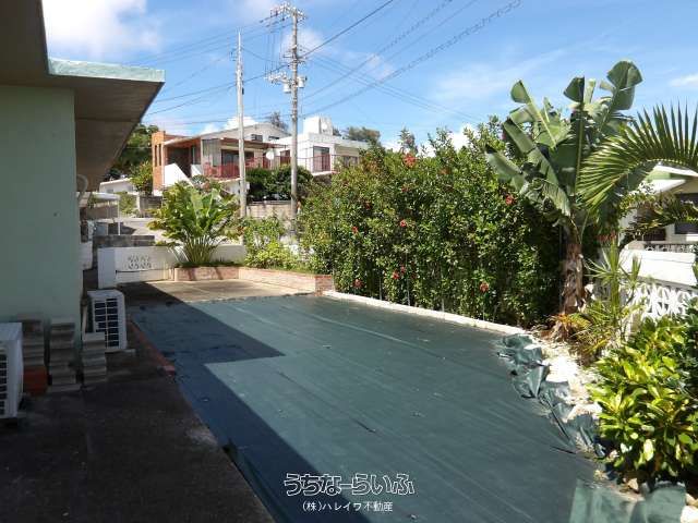 Renovated 4LDK Home with Workshop in Kitana, Okinawa - Thumbnail 2