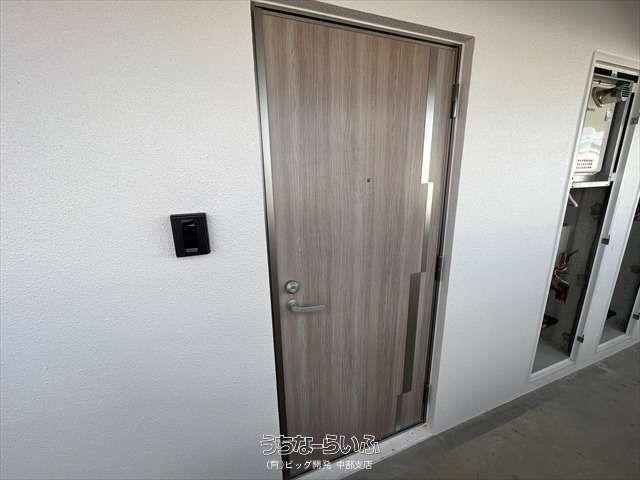 Calm Takaezu 302: Pet-Friendly 1K Apartment in Uruma, Okinawa - Thumbnail 2