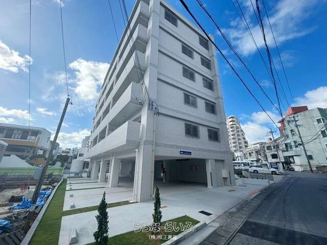 Modern 1LDK Apartment for Rent in Naha, Okinawa - Near Monorail - Thumbnail 2