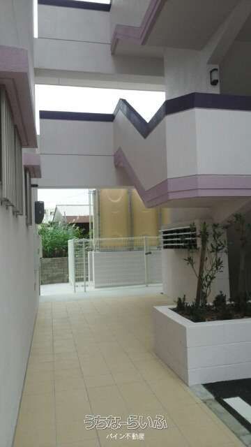 Chateau Ufuzato 2LDK Apartment for Rent in Okinawa City - Thumbnail 2