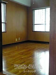 2DK Apartment for Rent in Urasoe City, Okinawa - Thumbnail 2
