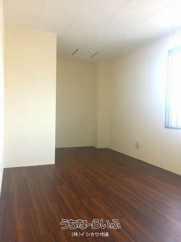 Renovated 1DK Apartment for Rent in Okinawa City - Thumbnail 4
