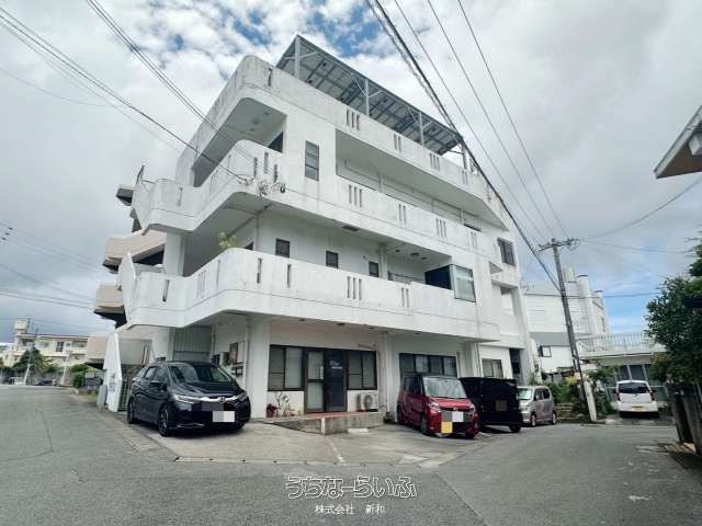 3-Story Apartment Building with Solar Income in Okinawa City - Thumbnail 3