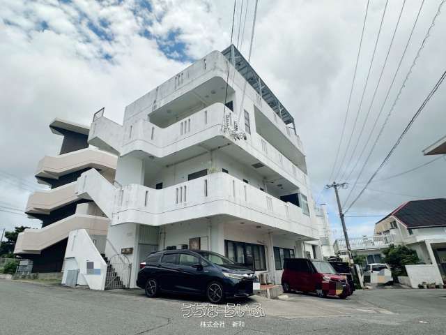 3-Story Apartment Building with Solar Income in Okinawa City - Thumbnail 4