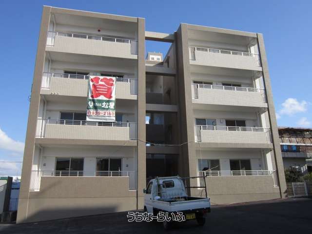 3LDK Apartment for Rent in Okinawa City, Grand Hills Miki I - Thumbnail 2