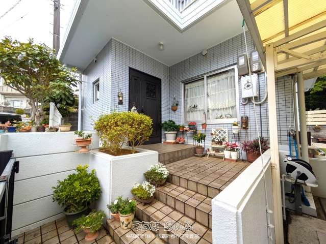 4LDK Family Home with Garden in Uruma, Okinawa | Renovated RC House - Thumbnail 3