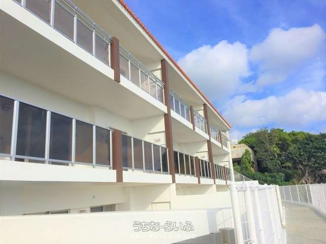 Modern 2LDK Apartment with Views in Naha's Shuri District - Thumbnail 2
