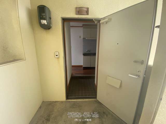 Yakura Mansion 502: 1-Room Apartment for Rent in Naha, Okinawa - Thumbnail 3