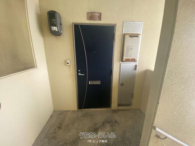 Yakura Mansion 502: 1-Room Apartment for Rent in Naha, Okinawa - Thumbnail 2