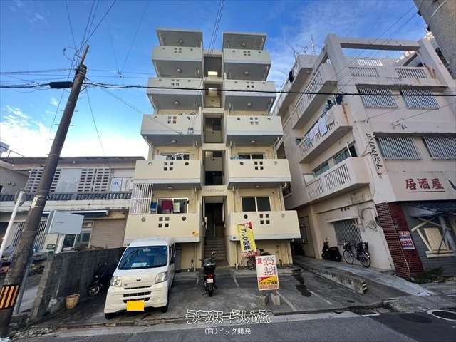 Yakura Mansion 502: 1-Room Apartment for Rent in Naha, Okinawa - Image 1