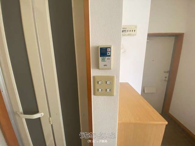 Yakura Mansion 502: 1-Room Apartment for Rent in Naha, Okinawa - Thumbnail 4