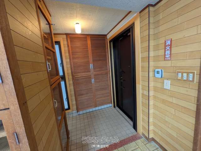 Maeda Mansion M2-4: 2LDK Apartment for Rent in Kadena, Okinawa - Thumbnail 3