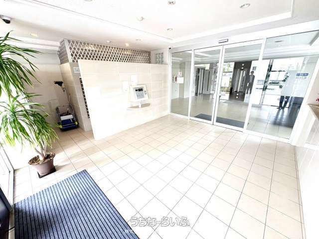 Renovated 2LDK Apartment with Fireworks View in Tomigusuku - Thumbnail 3
