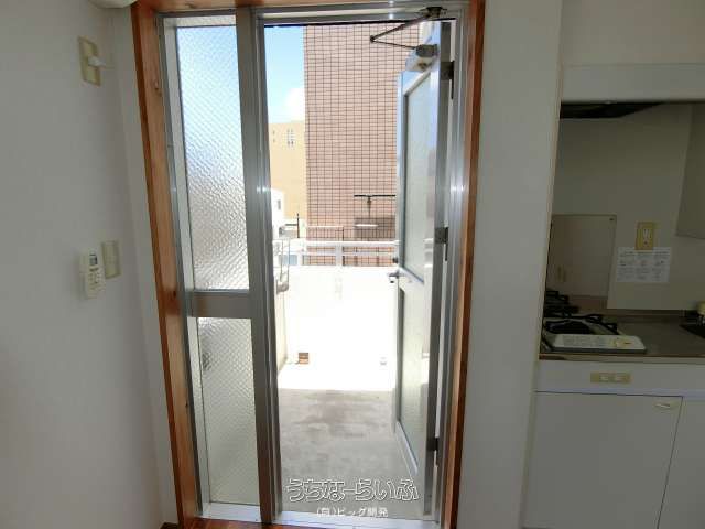 Sun Terrace TK Apartment for Rent in Naha's Omoromachi - Thumbnail 2