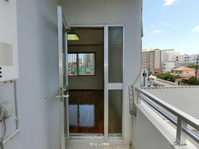 Sun Terrace TK Apartment for Rent in Naha's Omoromachi - Thumbnail 3