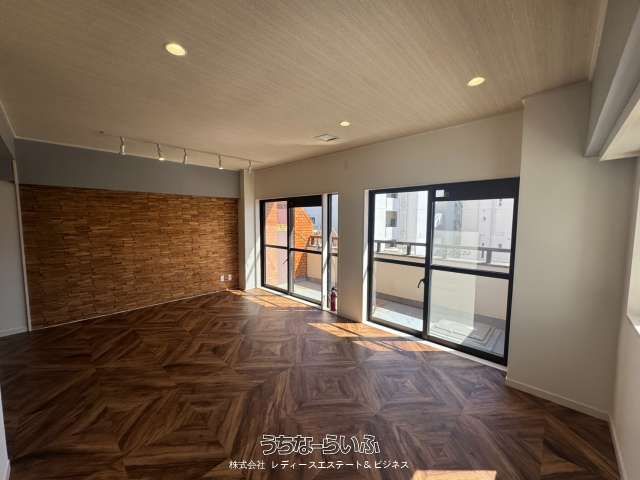 Renovated 1R Apartment for Sale in Naha, Okinawa - Lions Mansion - Thumbnail 3