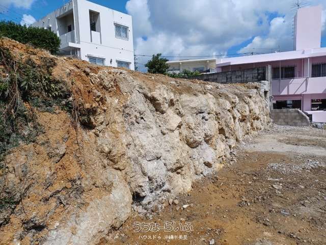487.32 sqm Land for Sale in Okinawa City's Takahara Area - Thumbnail 2