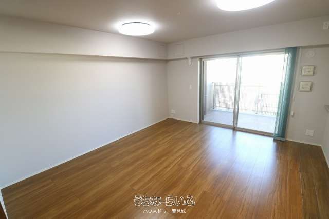 Premist Urasoe Minatogawa 3LDK Apartment for Sale in Okinawa - Thumbnail 2