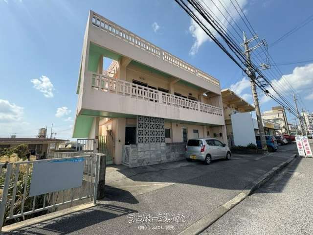 8LDK Renovated Home with Views in Yomitan Village, Okinawa - Thumbnail 3