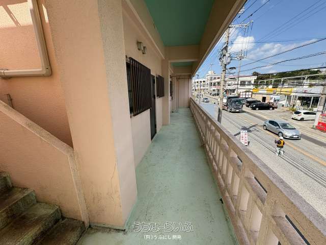 8LDK Renovated Home with Views in Yomitan Village, Okinawa - Thumbnail 4