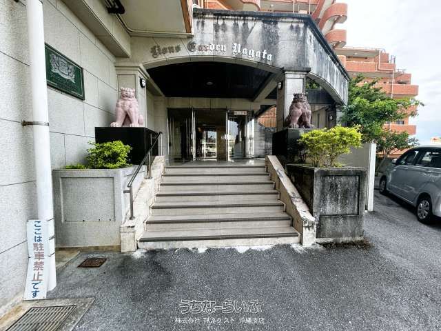 Refurbished 3DK Apartment with Sea View in Naha's Lions Garden - Thumbnail 2