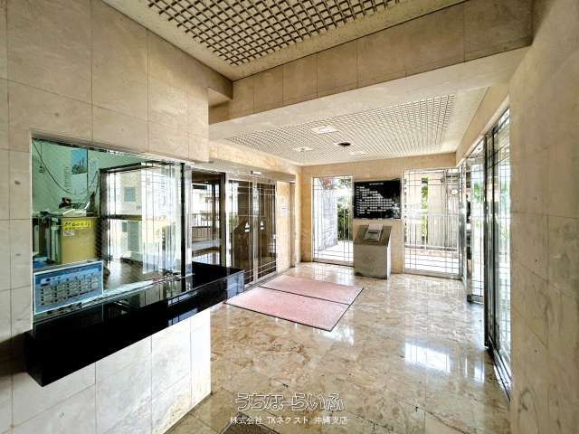 Refurbished 3DK Apartment with Sea View in Naha's Lions Garden - Thumbnail 4