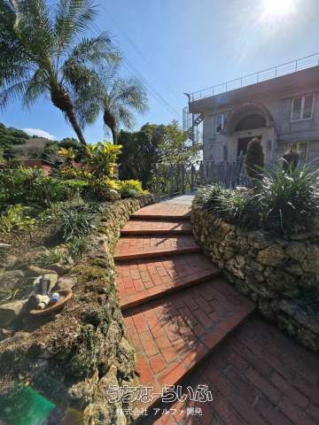 Ocean View Villa in Motobu, Okinawa with Rental Potential - Thumbnail 2