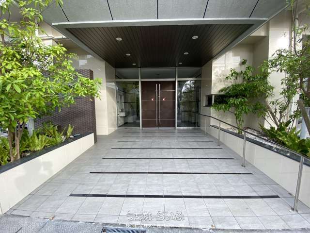 Leve Shuri Ishizaki Tower Condo with Ocean Views in Naha - Thumbnail 3