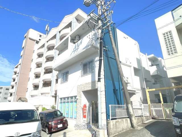 Keystone Mansion: Mixed-Use Investment Property in Naha, Okinawa - Thumbnail 2