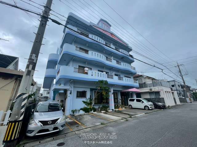 Happy Heights 302: 3LDK Apartment for Rent in Okinawa City - Thumbnail 3