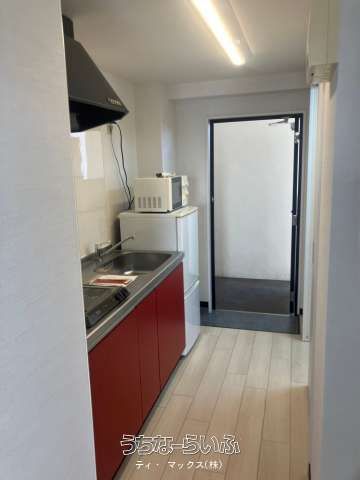 1K Apartment for Rent in Naha, Okinawa with Pet-Friendly Option - Thumbnail 4