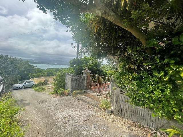 883 sqm Ocean View Land for Sale on Kouri Island, Okinawa - Image 1