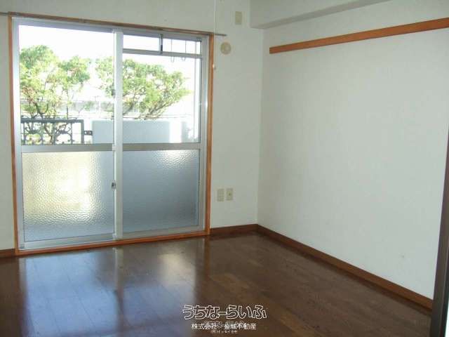 Sunrise Miyagi 201: 2LDK Apartment for Rent in Urasoe, Okinawa - Thumbnail 2