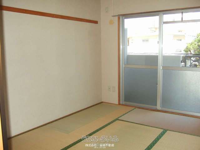 Sunrise Miyagi 201: 2LDK Apartment for Rent in Urasoe, Okinawa - Thumbnail 3