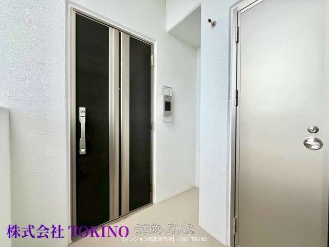 Top-Floor 3LDK Corner Apartment in Okinawa City | 92.72m² - Thumbnail 4