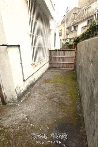 2DK Apartment for Rent in Quiet Asato, Naha City, Okinawa - Thumbnail 3