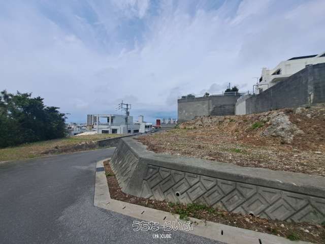 783.2 Tsubo Land for Sale in Naha, Okinawa with Panoramic Views - Thumbnail 2